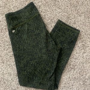 Fabletics Mid-Rise Printed Powerhold® Capri - M